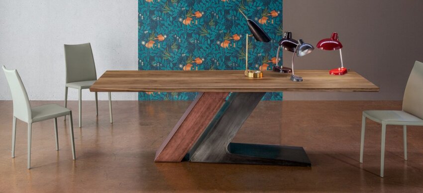 Stół TL firmy Bonaldo na metalowej podstawie, z blatem w drewnie, szkle, ceramice, z możliwością rozkładania