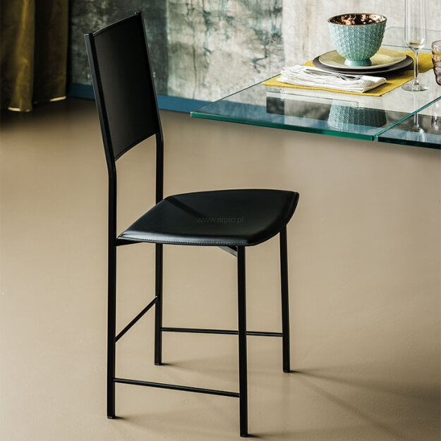 Alessia Cattelan Italia - proste i lekkie krzesło tapicerowane skórą w wielu barwach