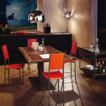 Elvis Wood firmy Cattelan Italia - minimalistyczny stół z drewnianym blatem