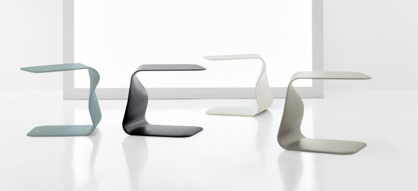 Stolik kawowy Duffy firmy Bonaldo z poliuretanu w czterech matowych kolorach