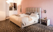 Łóżko tapicerowane William firmy Cattelan Italia pokryte tkaniną lub skórą, opcjonalny pojemnik na pościel