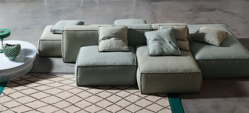 Sofa modułowa Peanut B firmy Bonaldo pozwala na stworzenie dowolnej kompozycji, zdejmowane pokrowce w tkaninie lub skórze