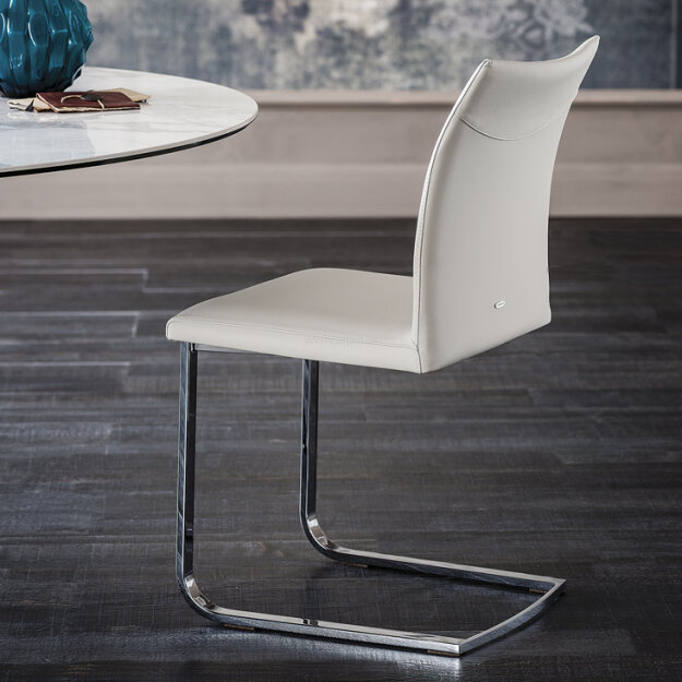 Janet firmy Cattelan Italia - atrakcyjne i nowoczesne krzesło tapicerowane na płozach
