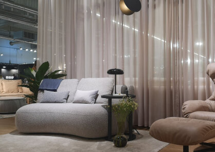 Czym wyróżniają się nowoczesne meble salonowe?